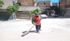 حملات نظافة مكبرة بالطرق الرئيسية والشوارع الداخلية بالحي