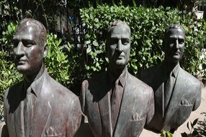 وزارة الثقافة تتسلم 3 نسخ من تمثال برونزي نصفي للزعيم جمال عبد الناصر