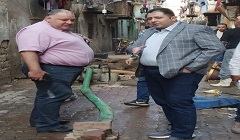 متابعة أعمال إصلاح كسر ماسورة مياه بنطاق الحي 