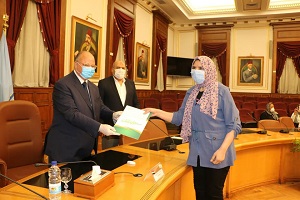 محافظة القاهرة: تسليم 10 عرائس يتيمات منح مالية في إطار مبادرة "حياة كريمة"