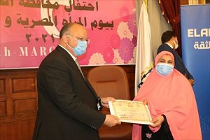 محافظ القاهرة يكرم عدد من الأمهات المثاليات على مستوى المحافظة