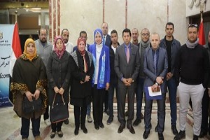 صبحي يسلم الدفعة الثانية من تمويل المشروعات الصغيرة