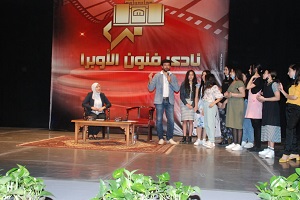 هاني حسن يلتقي بفتيات تنمية مواهب بنادي فنون الاوبرا	