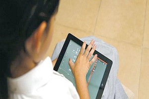 "التعليم" تبدأ غداً توزيع شريحة الإنترنت لطلاب أولى ثانوى