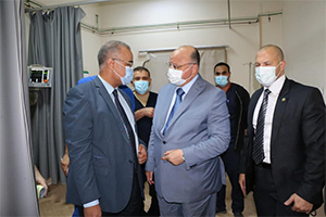 محافظ القاهرة يتفقد حالة مصابي أتوبيس الرحلات بنهاية الطريق الدائري مع الأوتوستراد