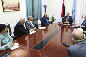 محافظ القاهرة: العمل علي تحقيق الاكتفاء الذاتي لهيئة النقل العام
