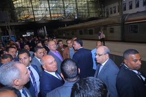 وزير النقل يتابع صيانة وعمرات الجرارات بورش فرز السكك الحديدية