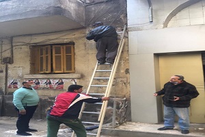 استكمال صيانة أعمدة الإنارة بالحي