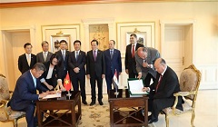 محافظ القاهرة يوقع مع نائب محافظ عاصمة فيتنام اتفاقًا للصداقة والتعاون