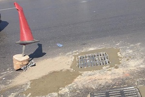 أعمال اصلاح وتركيب عدد 2 بلاعة مطر بشارع الثورة