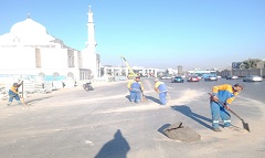 رفع كفاءة منظومة النظافة ببعض الشوارع بالحي 