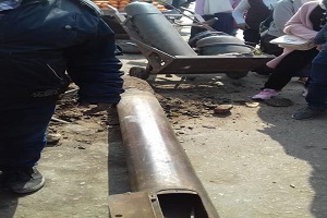 خلع وتطهير اعمدة الانارة بشارع المرج الغربى