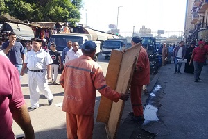 حملة مكبرة لإزالة الاشغالات ونظافة شوارع الحي