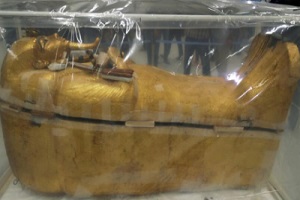 الآثار: ترميم تابوت توت عنخ آمون خلال شهرين وعرض آثاره مجتمعة