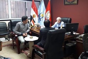 رئيس حي البساتين يستقبل عددًا من المواطنين بمكتبه ويوجه بتلبية مطالبهم