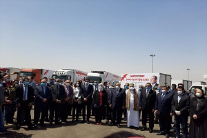 محافظ القاهره يقوم بتوزيع مواد غذائية ولحوم على الأسر الأكثر إحتياجًا