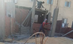 إزالة أعمدة خرسانية لإيقاف أعمال بناء مخالف بحدائق الفردوس