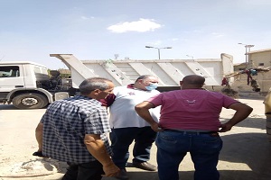 متابعة رفع الرتش والمخلفات من شوارع الحي 