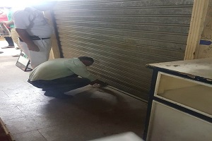 غلق 12 محل بدون ترخيص