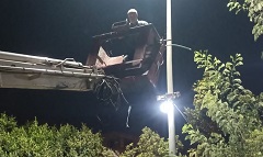 تركيب كشافات جديدة بشارع نهضة مصر