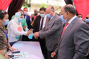 وزير التنمية المحلية ومحافظ القاهرة يتفقدان العملية الإنتخابية فى شبرا وعابدين