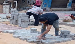 متابعة الحي لاعمال تركيب بلاط انترلوك لمتفرعات شارع الاربعين