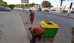حملة نظافة وتجريد ورفع التراكمات ببعض شوارع الحي