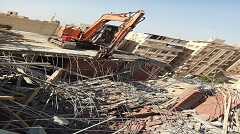 حملة لإيقاف وإزالة أعمال بناء مخالف بالحي