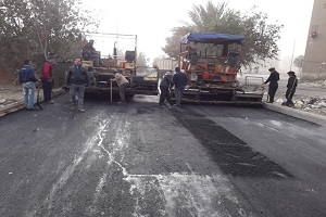 فرش طبقة أسفلتيه للترميم وإعادة الشئ لأصله بشارع موقف الأتوبيس