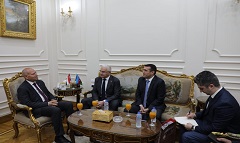 محافظ القاهرة يستقبل سفير أذربيجان لمناقشة سبل التعاون