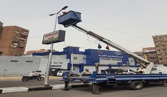 مراجعة أعمدة الإنارة بشارع الجيش