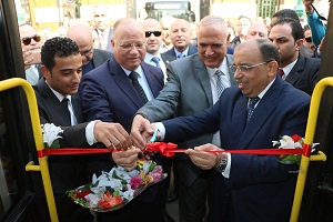 محافظ القاهرة: بدء التشغيل التجريبي لأول أتوبيس يعمل بالكهرباء بالعاصمة