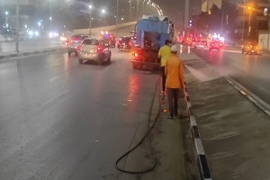 أعمال رفع كفاءة النظافة لبعض الكباري بالحي 