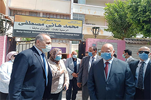 جولة تفقدية لمحافظ القاهرة لمتابعة سير إمتحانات الشهادة الإعدادية 