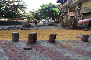 تركيب بلاط بشوارع الحي