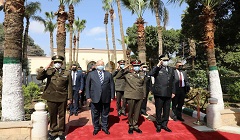 محافظ القاهرة يضع إكليلًا من الزهور على مقابر شهداء المنطقة العسكرية