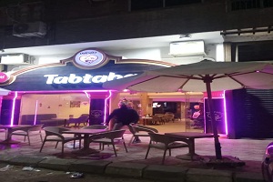 حملة مفاجئة على المقاهي والكافيهات في بعض شوارع الحي
