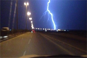 رعد وأمطار غزيرة تضرب القاهرة