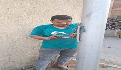 متابعة ميدانية لأعمال صيانة أعمدة الإنارة بالحي