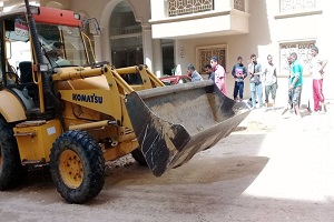 رفع تراكمات القمامة وتجريـد الأتربة بالمقطم