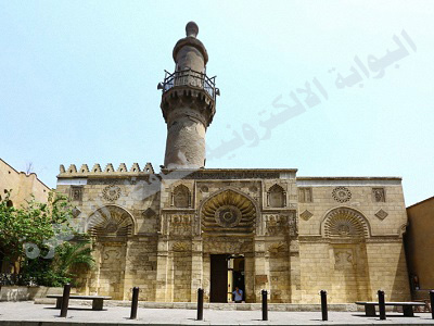 جامع الأقمر ... وسر بناؤه بهذه الأحجار