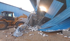 ازالة هنجر مخالف خلف مقابر شارع التروللي