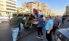 حملة لرفع إشغالات المحال التجارية والمقاهي ببعض الشوارع بالحي