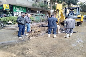 إصلاح ماسورة مياه بشارع 9 في المعادي