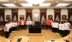 محافظ القاهرة يستقبل فريق القاهرة لكرة القدم المشارك فى بطولة طوكيو الدولية