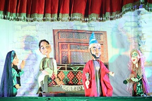 "علي بابا والأربعين حرامي" يواصل نجاحه في ساحة الهناجر 