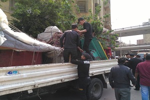 حملة مكبرة لرفع الإشغالات ببعض شوارع الحي