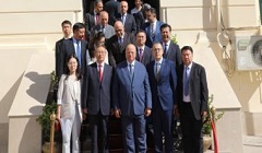 محافظ القاهرة يستقبل وفد مقاطعة شينجيانج الصينية لتعزيز ودعم العلاقات الثنائية