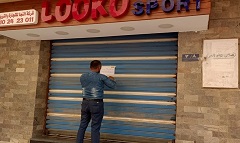 إنذارات للمحلات التجارية الغير مرخصة بشارع العشرين