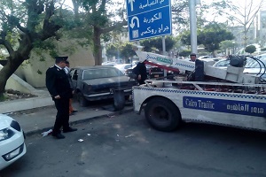 رفع السيارات المتروكة بشارع غرناطة